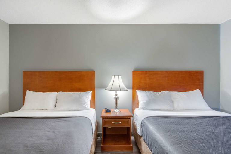 Bedroom 3, Econo Lodge, Division No. 6