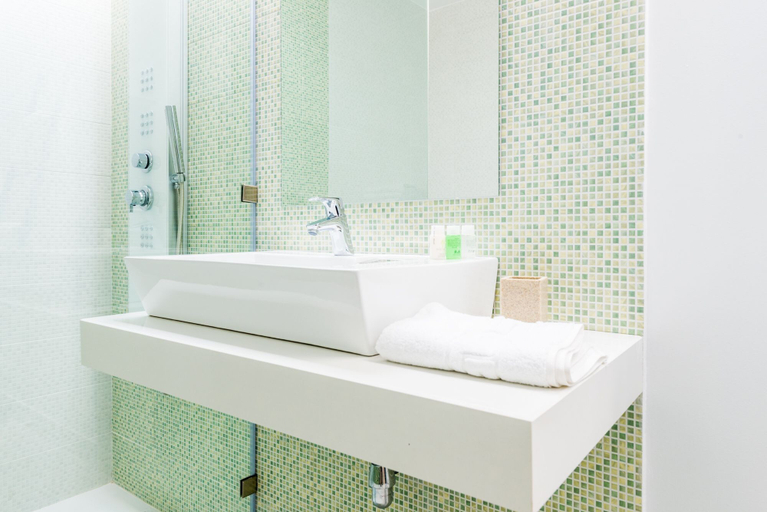 Bathroom 4, Hotel On Plonge Junior, Constanta