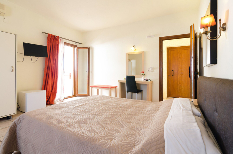 Bedroom 4, Eleonora Anissaras, Crete