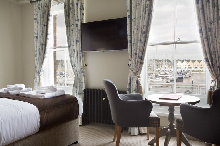 Bedroom 3, Ship & Trades, Medway