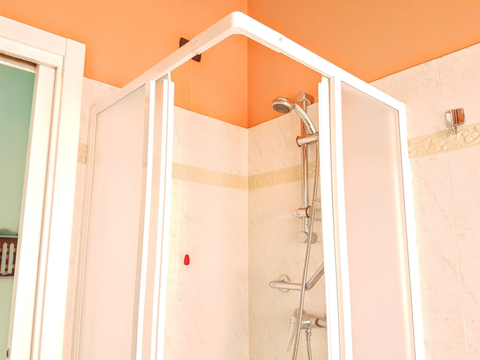 Bathroom 4, The Beach by Design Studio, Lecco