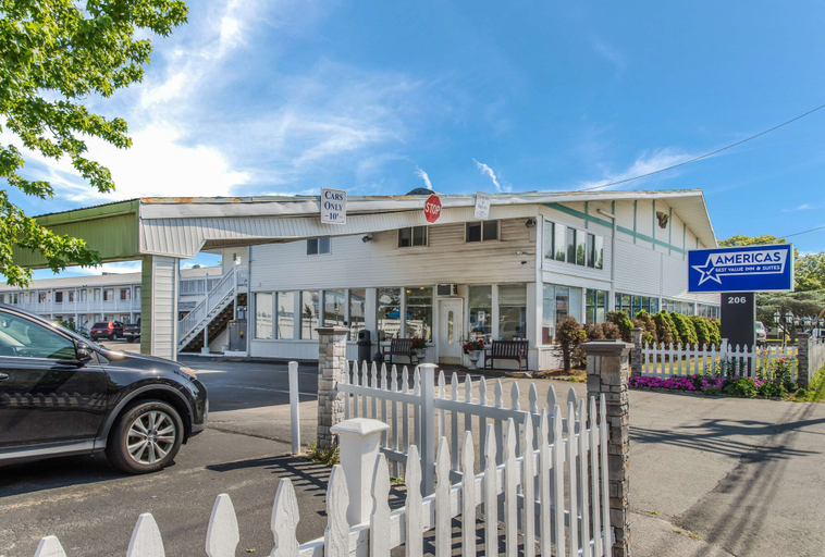 Exterior & Views 2, Americas Best Value Inn & Suites Hyannis Cape Cod, Barnstable