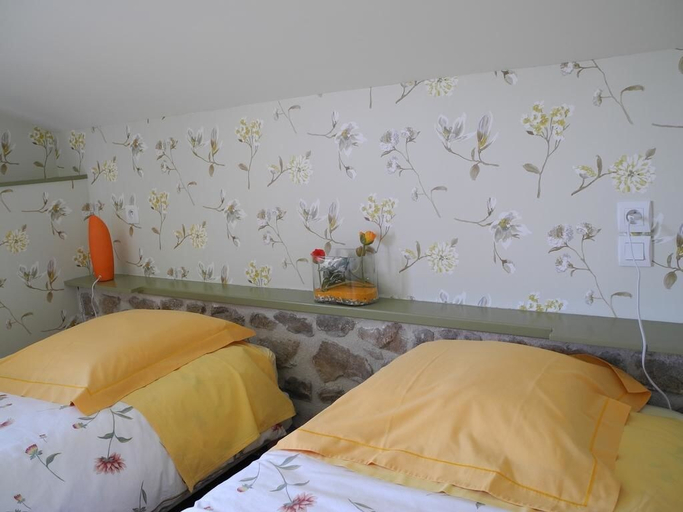 Bedroom 2, Chambres d'hôtes du Plateau de la Danse, Loire