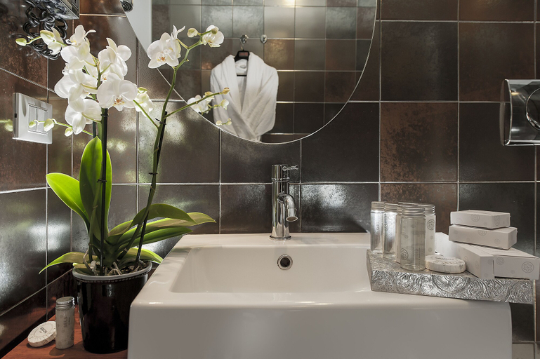 Bathroom 4, Hotel Metropolis, Rome