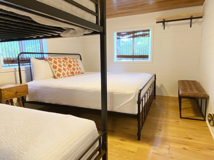 Bedroom 3, Niangua Hills Resort, Camden