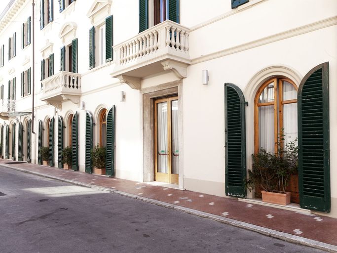 Exterior & Views 2, Hotel Savoia E Campana, Pistoia