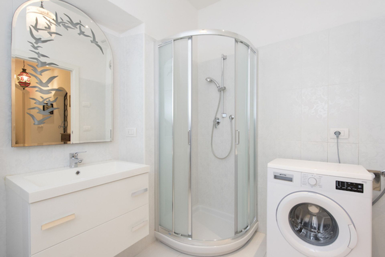 Bathroom 3, Pergola 48, Florence