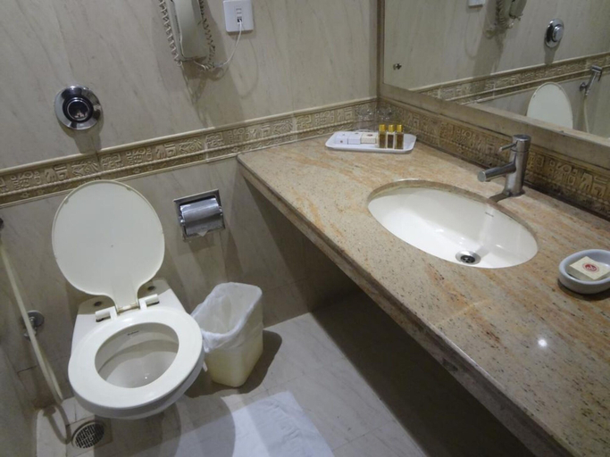 Bathroom 5, Ramee Guestline Hotel Juhu, Mumbai Suburban