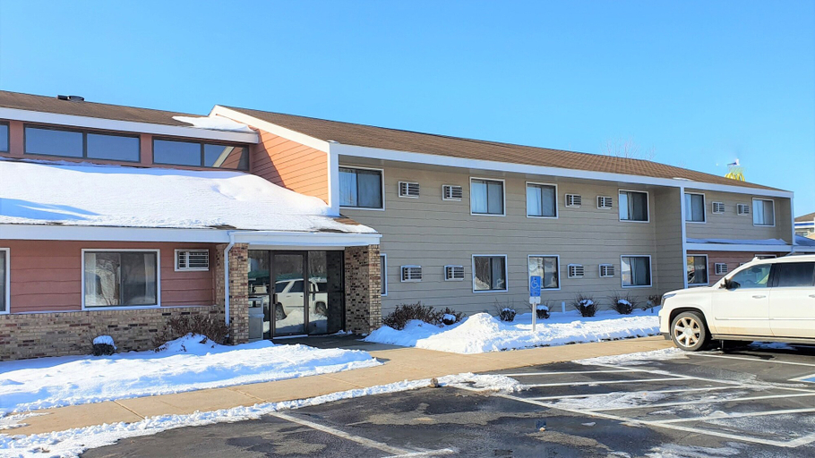 Exterior & Views 2, AmeriVu Inn & Suites - Avon, Stearns