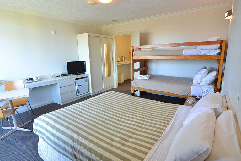 Bedroom 3, Alexander Motor Inn & Apartments, Melbourne