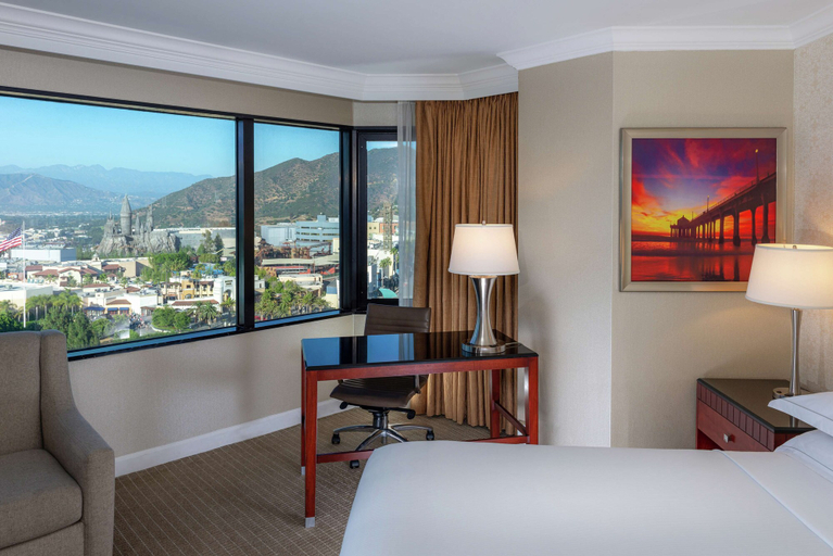 Bedroom 2, Hilton Los Angeles/Universal City, Los Angeles