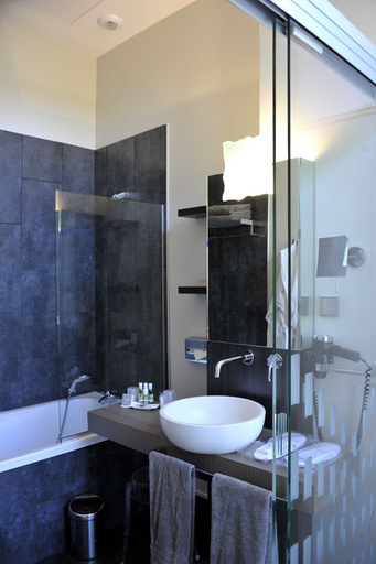 Bathroom 5, Chateau De Champlong, Loire