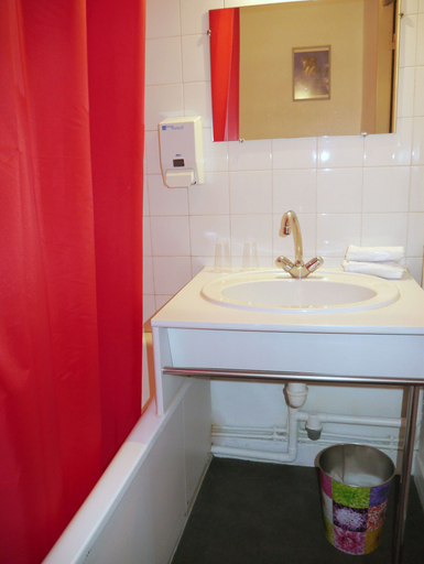 Bathroom 5, Hotel Ambassadeurs, Haute-Garonne