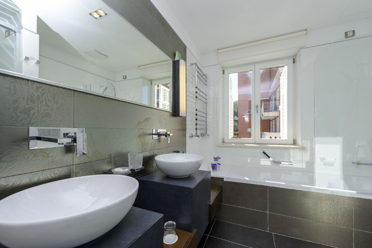 Bathroom 5, Hotel Lapad, Dubrovnik