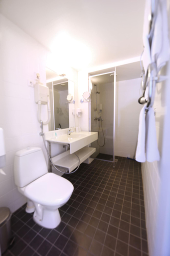Bathroom 4, Finlandia Hotel Airport Oulu, Northern Ostrobothnia