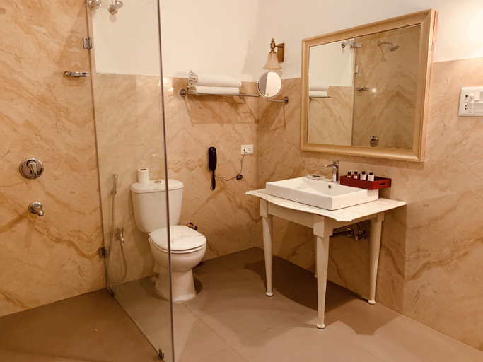 Bathroom 5, The Elgin Fairlawn Kolkata, Kolkata