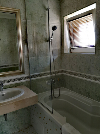 Bathroom 4, Meg Lozenetz Hotel, Stolichna
