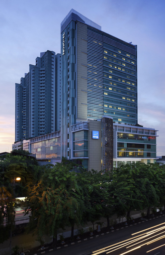 Exterior & Views 25