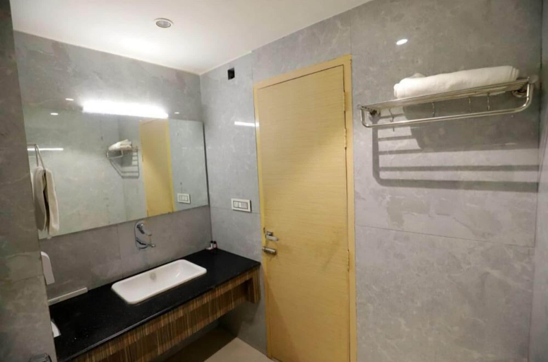 Bathroom 4, Hotel Skylark, Bareilly