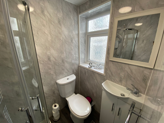 Bathroom 2, Blackpool Abode - Seaside Suites, Blackpool