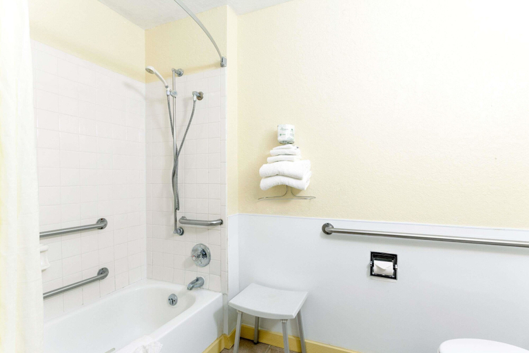 Bathroom 4, Super 8 by Wyndham Bath Hammondsport Area, Steuben