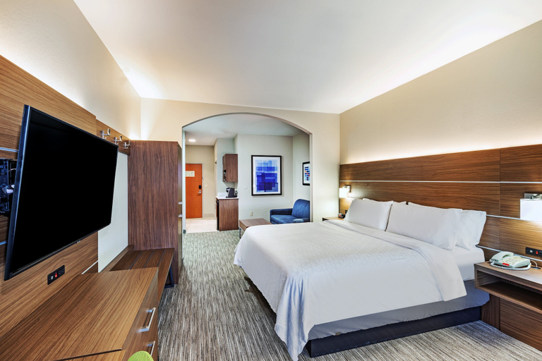Bedroom 5, Holiday Inn Express & Suites PRYOR, Mayes
