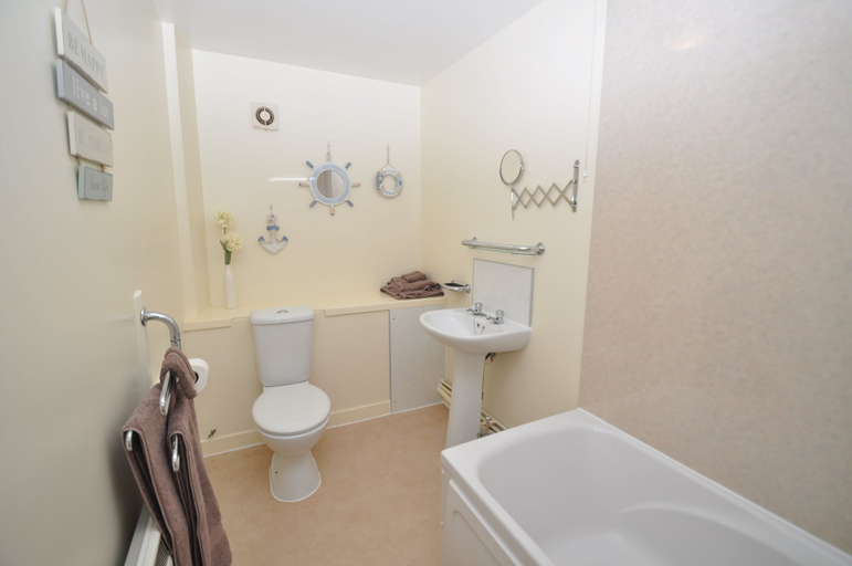 Bathroom, 3 Varis Apartments, Moray