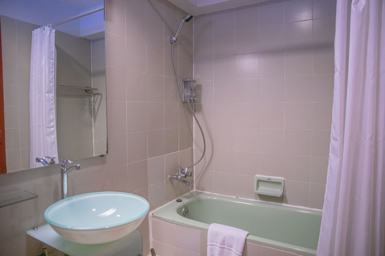 Bathroom 5, Baiyoke Suite Hotel, Ratchathewi