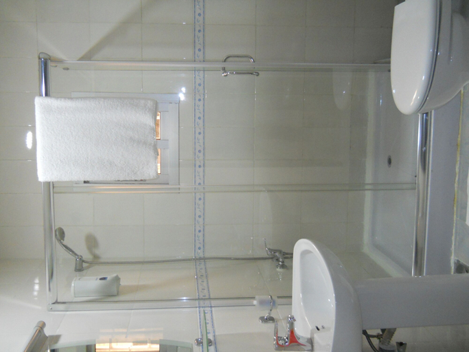 Bathroom, City Hotel Monrovia Liberia, Greater Monrovia