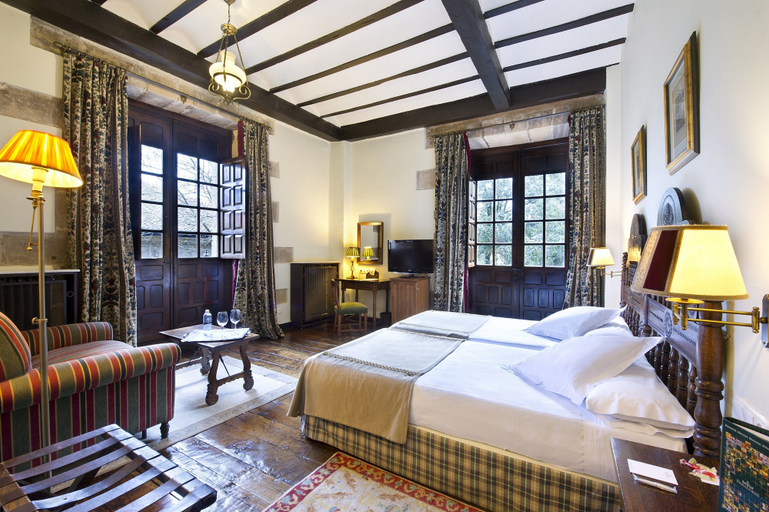 Bedroom 2, Parador De Santillana De Gil Blas, Cantabria