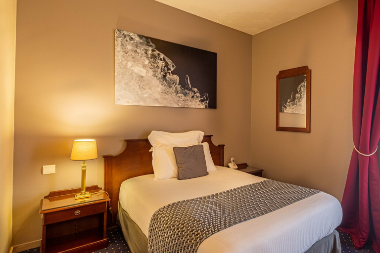 Bedroom 3, Amiral Hôtel, Paris