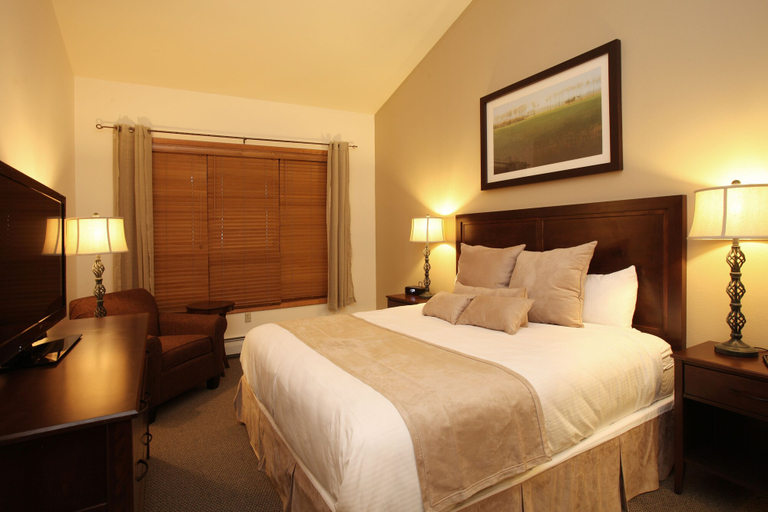 Bedroom 3, Zephyr Mountain Lodge, Grand