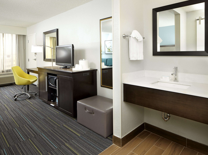 Bathroom 5, Hampton Inn Orlando Near Universal Blv/International Dr, Orange