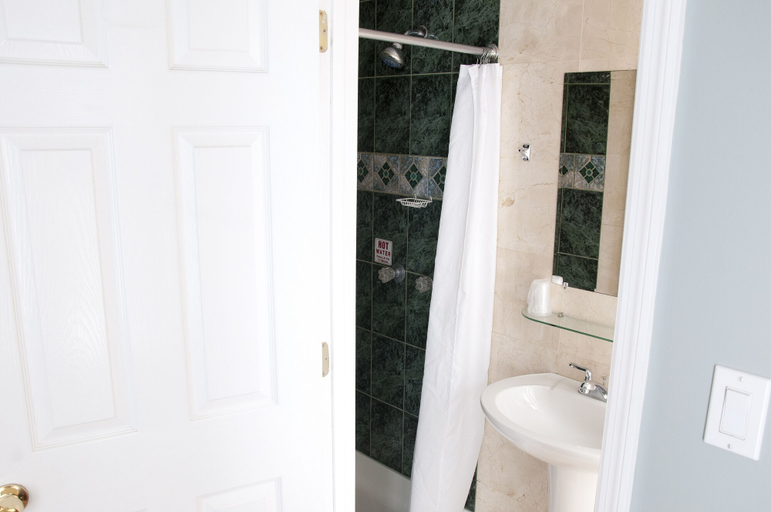 Bathroom 4, Ponce De Leon Hotel, Pinellas