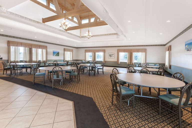 Food & Drinks 5, Days Inn by Wyndham Pentwater, Mason