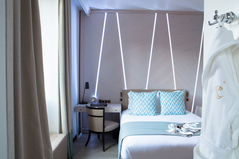 Bedroom 4, Hotel Royal Riviera, Alpes-Maritimes