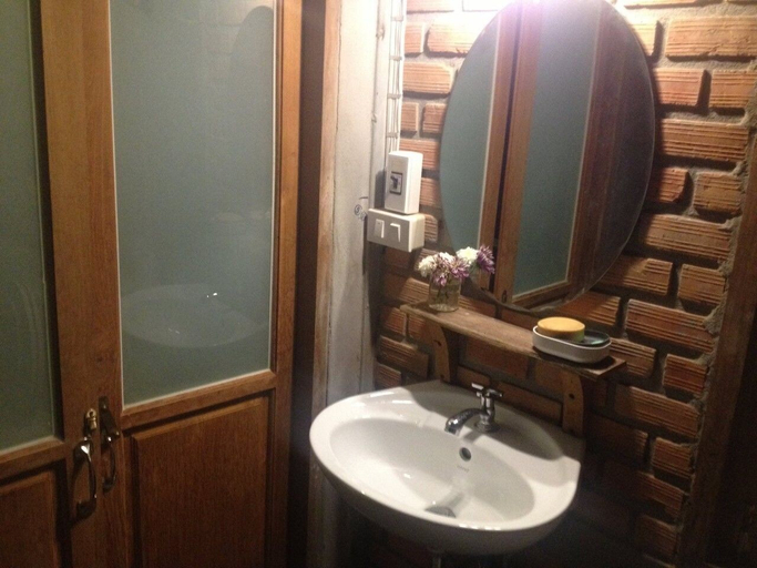 Bathroom 3, Baan Somlim Homestay - Hostel, Sawankhalok