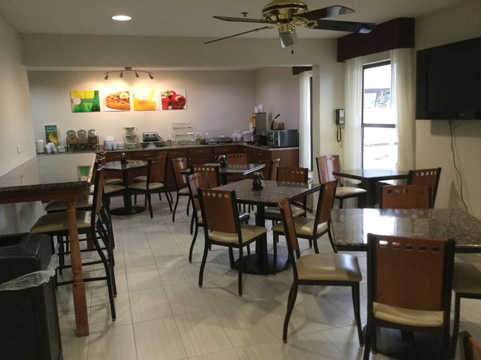 Food & Drinks 5, Quality Inn Arcola, Douglas