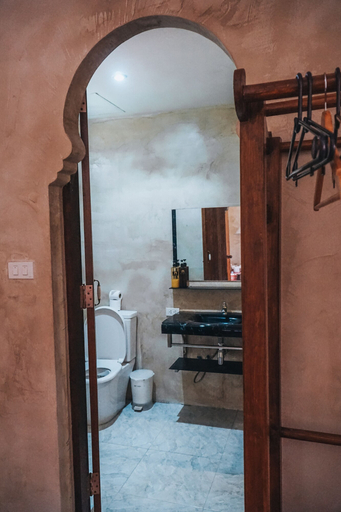 Bathroom 4, Jikko Harem, Pai