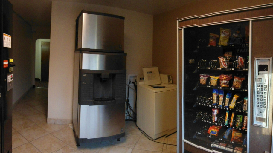 Food & Drinks 5, Super 8 by Wyndham Las Cruces/White Sands Area, Dona Ana