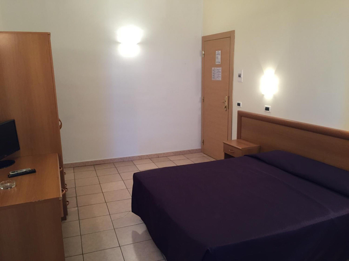Bedroom 5, Hotel Belvedere, Imperia