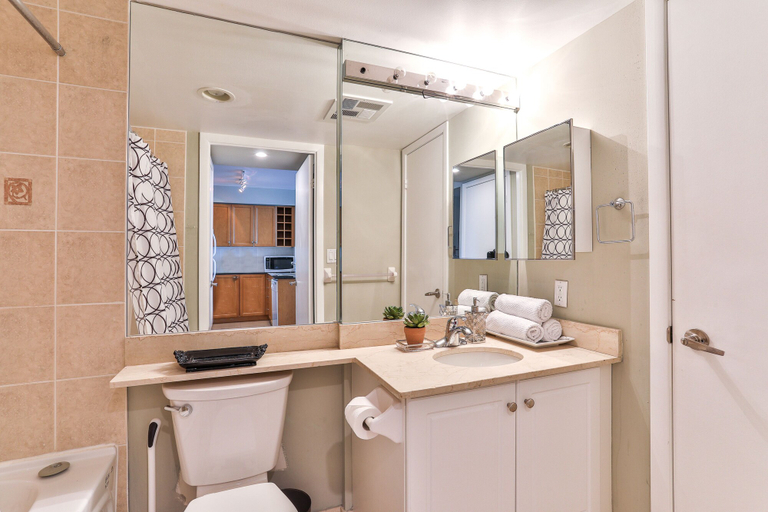 Bathroom 5, Downtown Studio in Dundas Square, Toronto