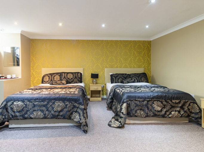 Bedroom 4, Stuart Hotel, Luton
