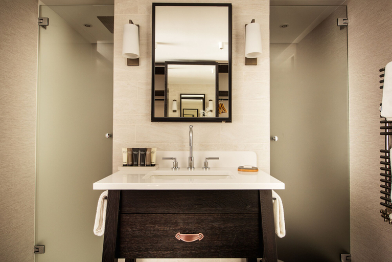 Bathroom 5, Alpenhof, Visp