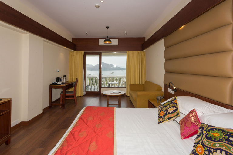 Bedroom 3, Hotel Hilltop Palace, Udaipur