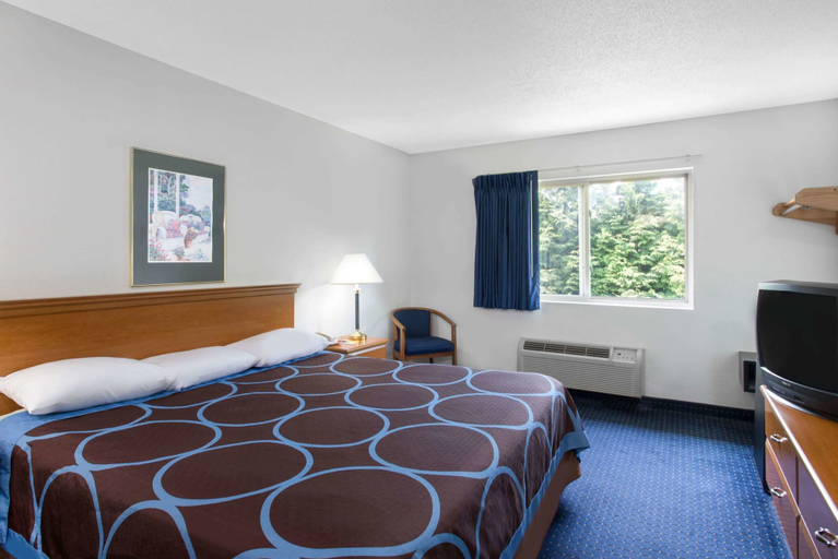 Bedroom 3, Super 8 by Wyndham Kingston, Ulster
