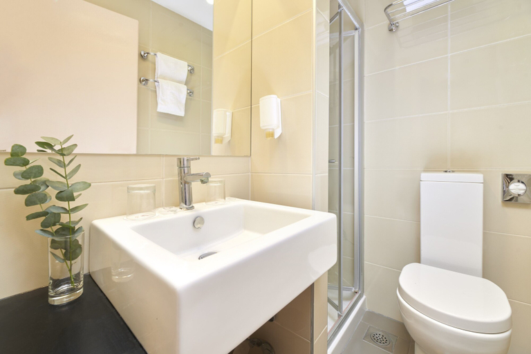 Bathroom 4, Hotel Zorna Plava Laguna, Vrsar