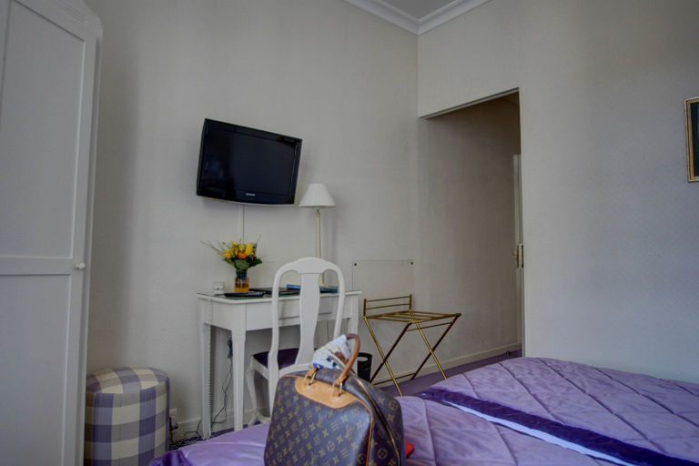Bedroom 2, L'Univers Arras by Elema Hotels ex Hôtel de l'Univers Arras, Pas-de-Calais