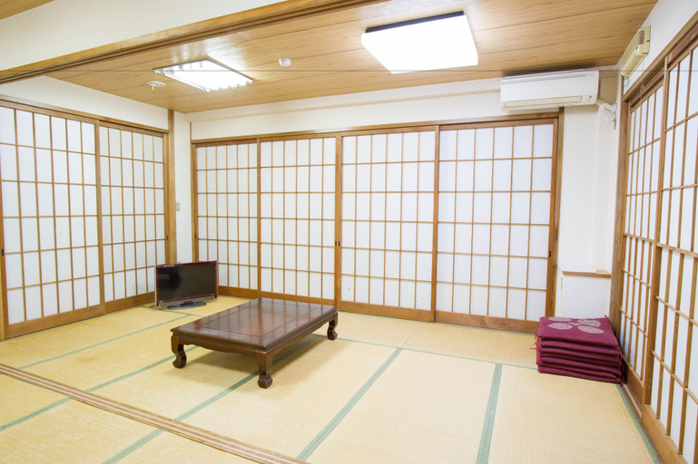 Others 5, A-yard, Ōme