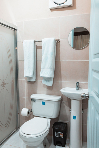 Bathroom 3, Apartahotel Dubai, Salvaleon de Higuey